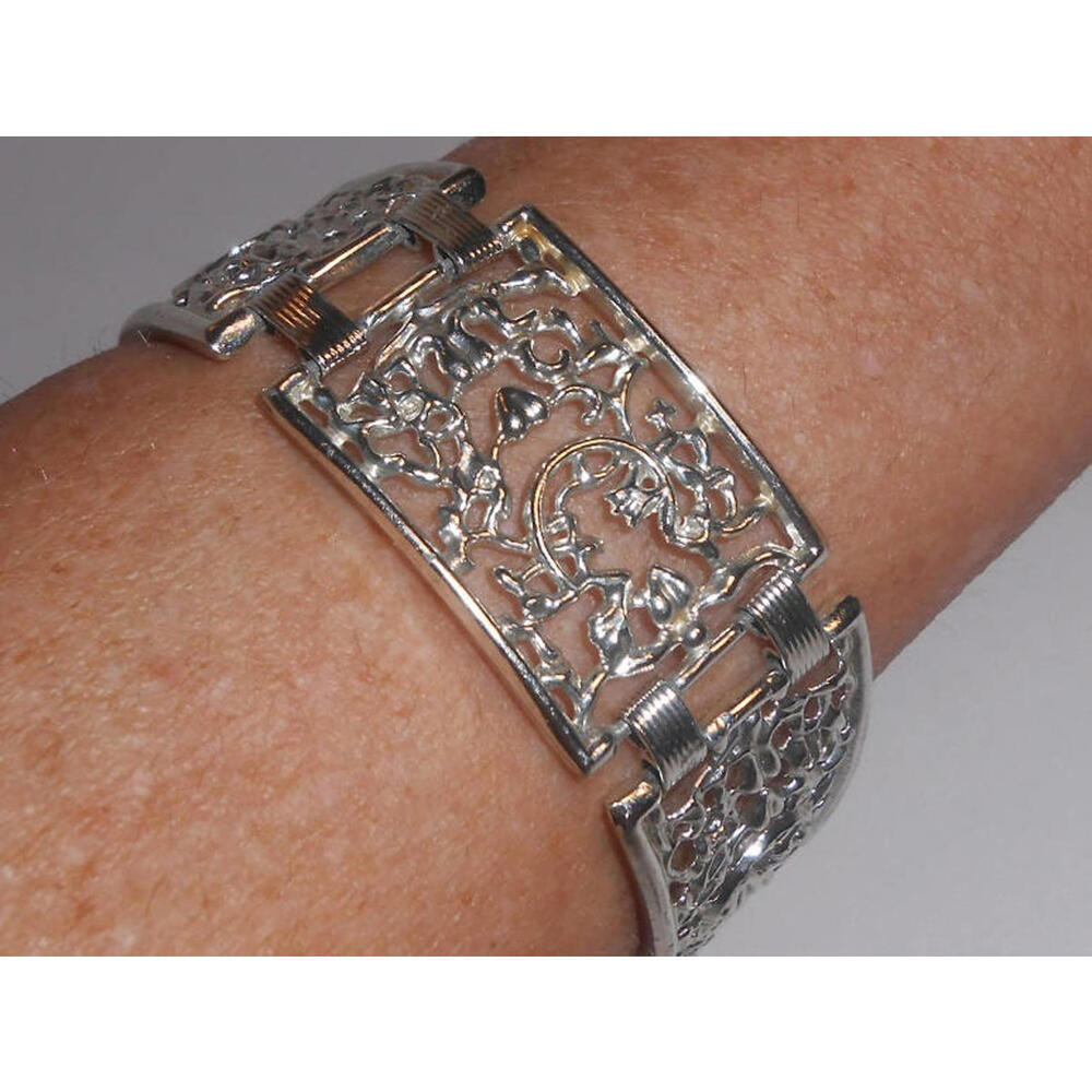 CVB (1968) Vintage 1955 Sarah Coventry "FROZEN LACE" Bracelet w/Fold Over Clasp